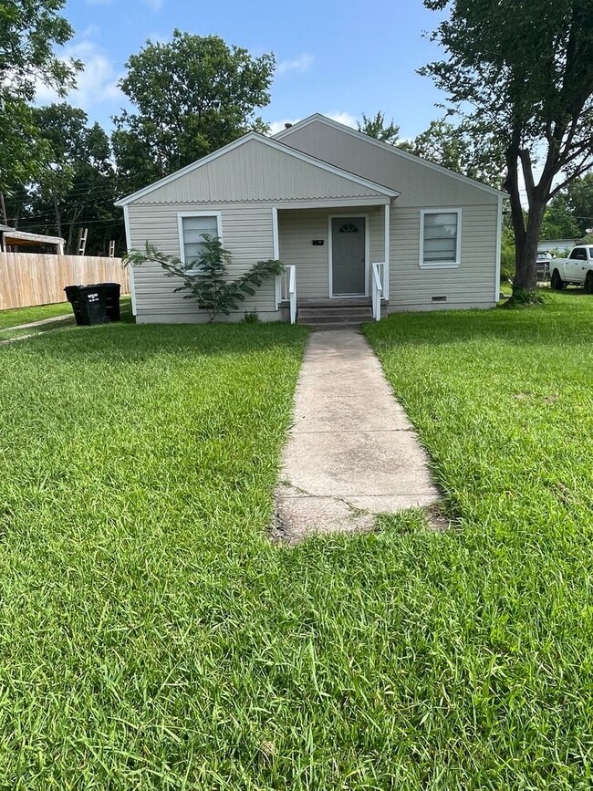 Building Photo - 550 Loraine Cir