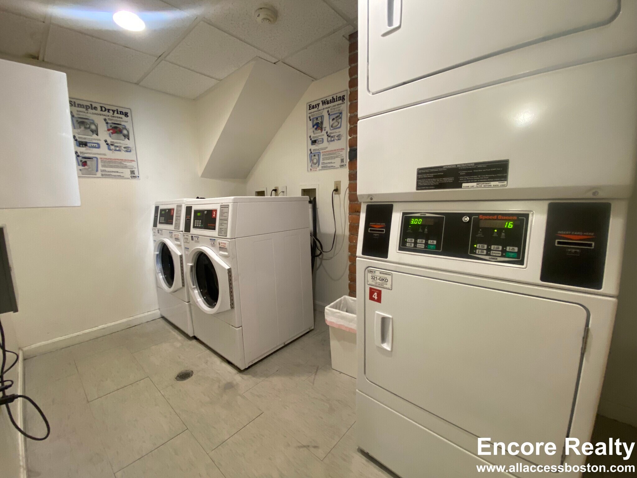 Building Photo - 65 Park Dr