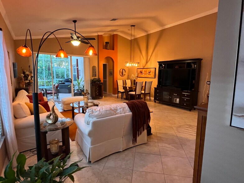 LR from entrance - 329 NW Treeline Trce