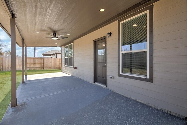 Building Photo - 519 Louis Ln