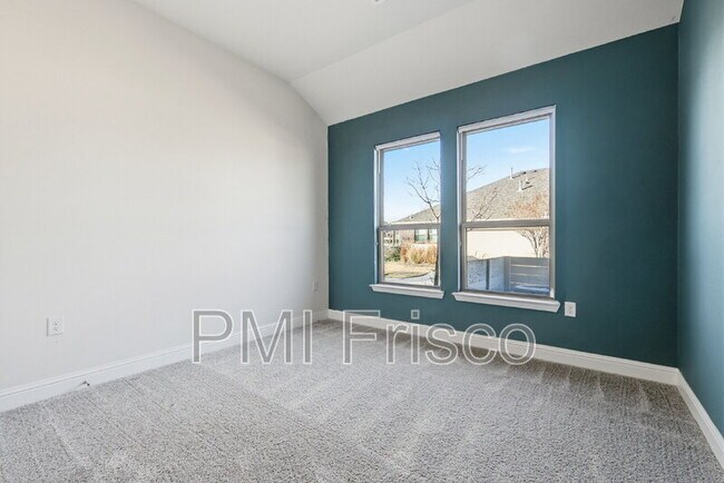 Building Photo - 1044 3rd St