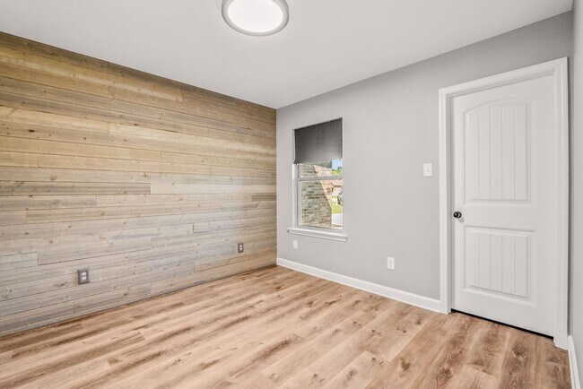 Building Photo - 18 Lilly Ann Cir