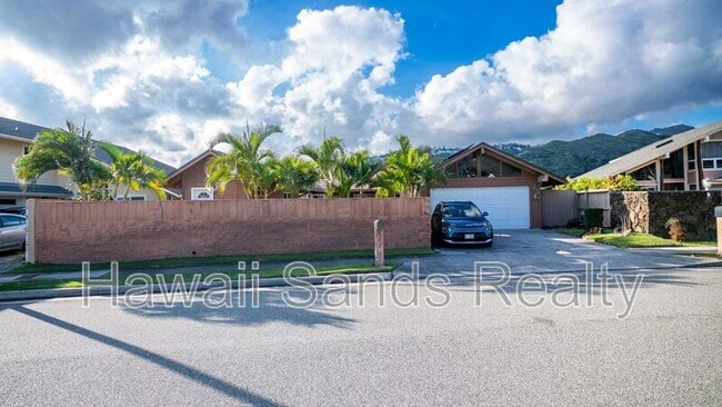 Building Photo - 662 Kalanipuu St