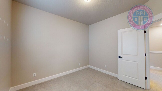 Building Photo - REED'S CROSSING!  Luxury Home, Stylish Amenities, Central Air-Conditioning, Close To Nike & Intel