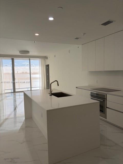 Building Photo - 700 NE 24th St