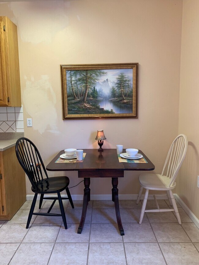 Building Photo - Studio