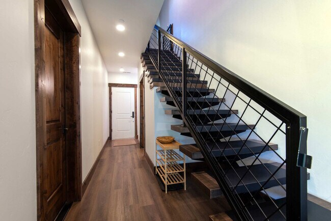 Building Photo - 8551 S 1000 W