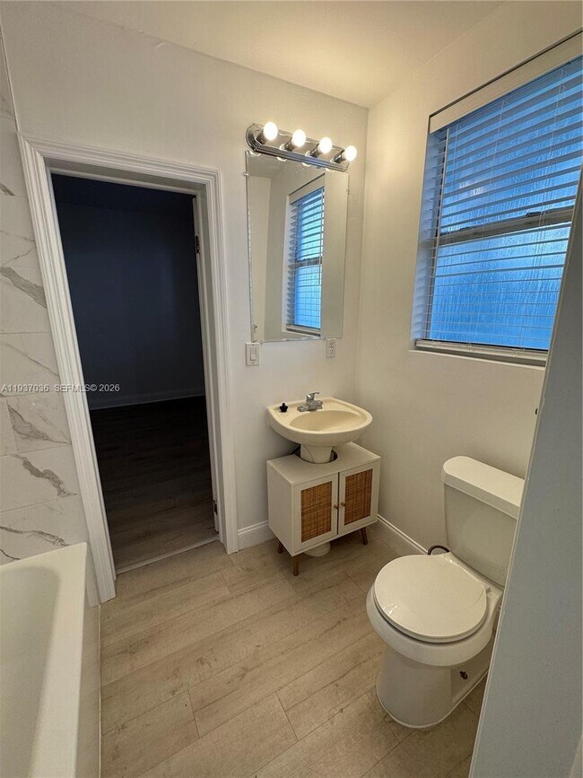 Building Photo - 1027 Euclid Ave