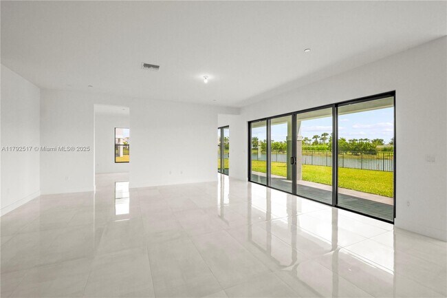 Building Photo - 12865 Wingspan Ct