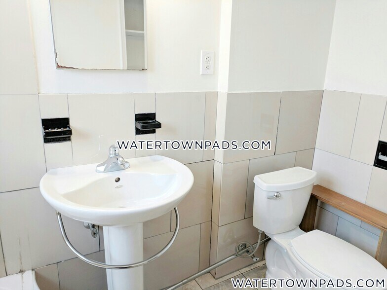 Building Photo - 550 Belmont St