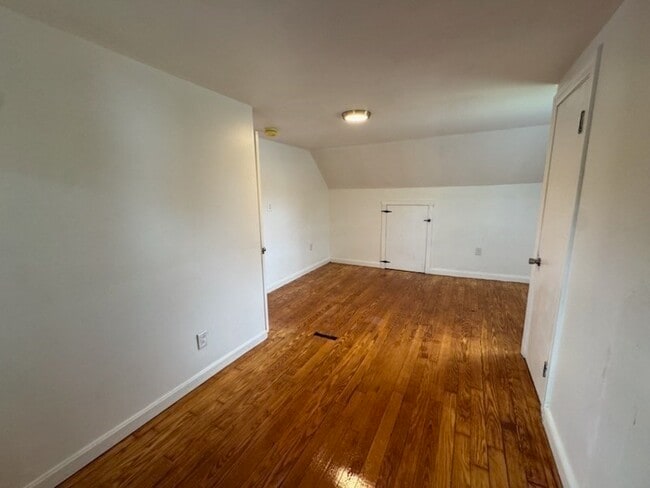 Building Photo - 208 Green St