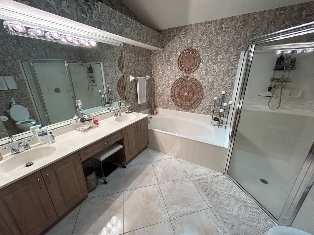 Building Photo - 5153 Brookview Dr