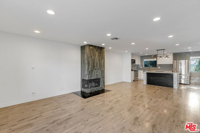 Building Photo - 12358 Moorpark St