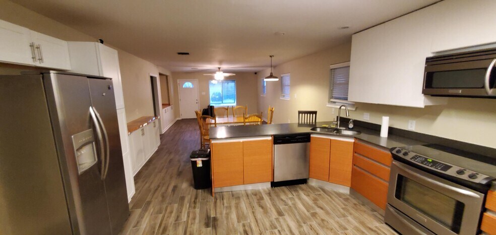 Kitchen - 117 12th St