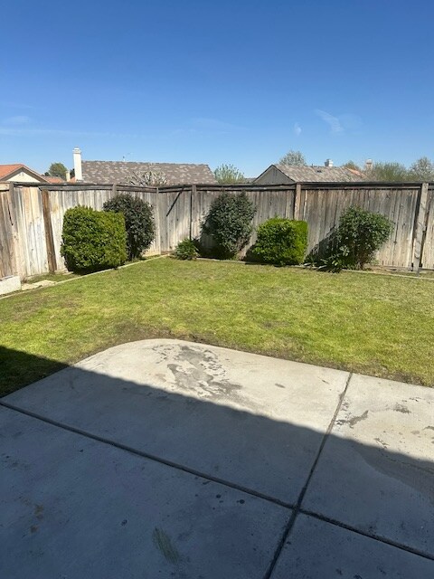 Building Photo - 15583 Bow String St