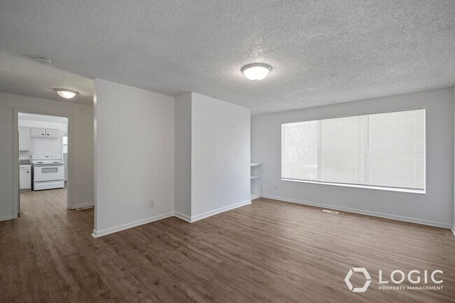 Building Photo - 615 15th St