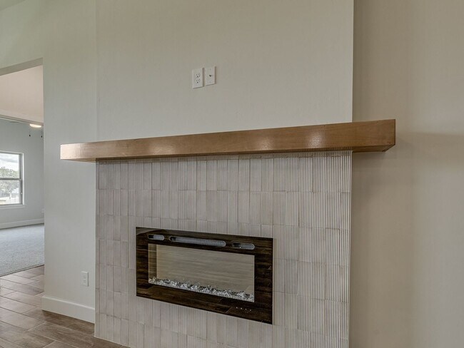 Building Photo - Brand New home In Azalea!