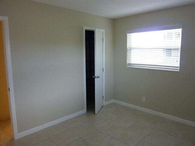 Building Photo - 2131 N Ocean Blvd