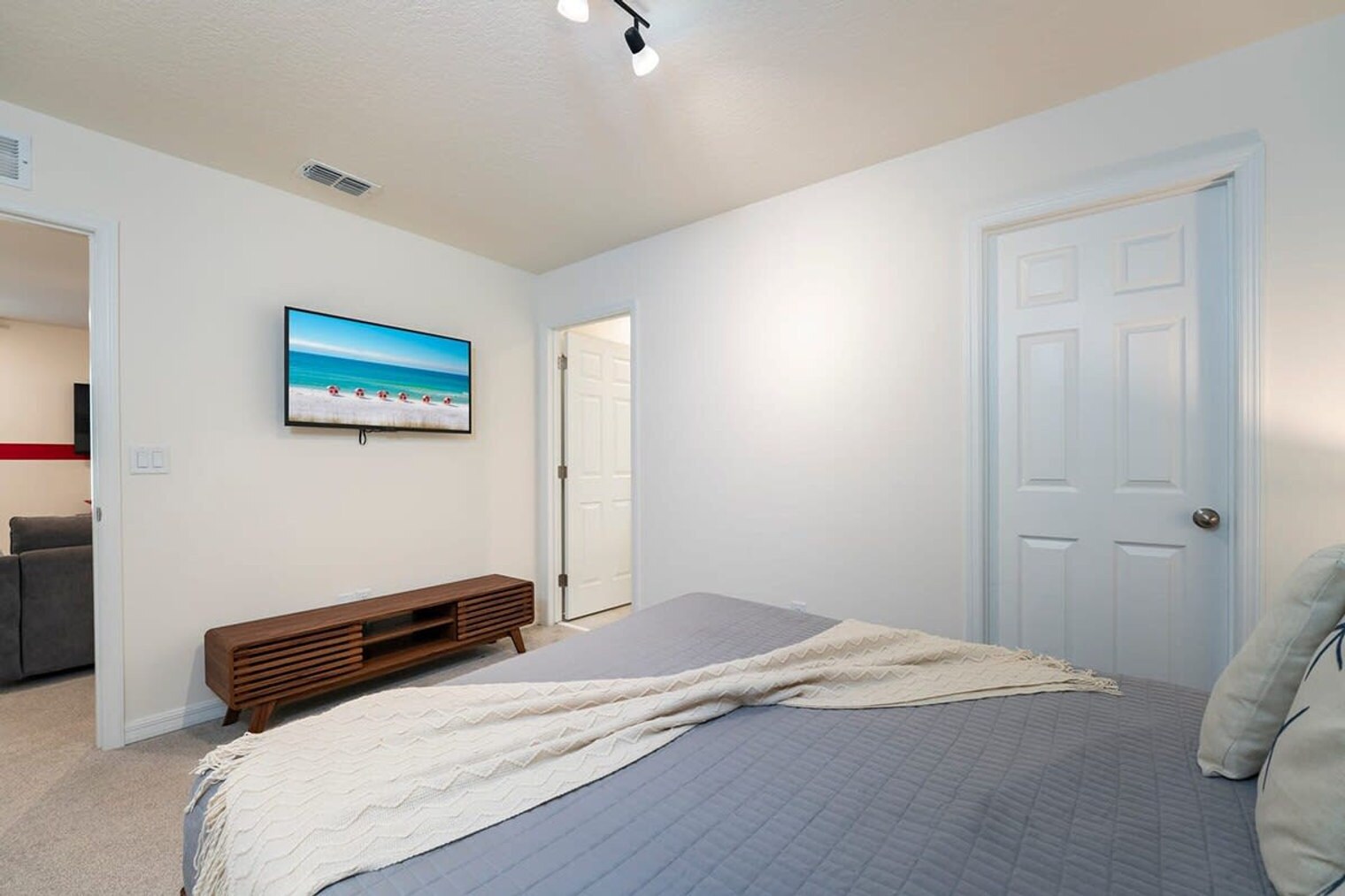 Building Photo - 1566 Mermaid Cv Wy