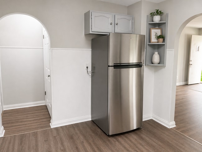 Building Photo - Updated Adorable 2 Bedroom Home