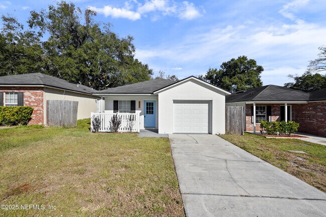 Building Photo - 8431 India Ave