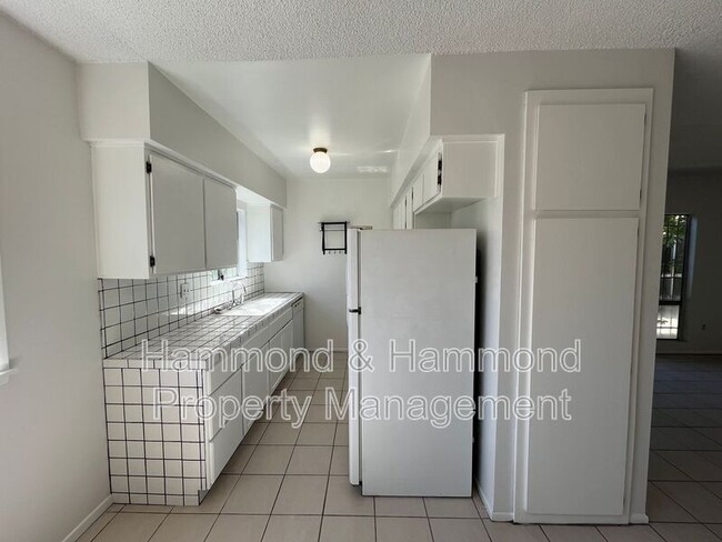 Building Photo - 7924 Laurel Canyon Blvd