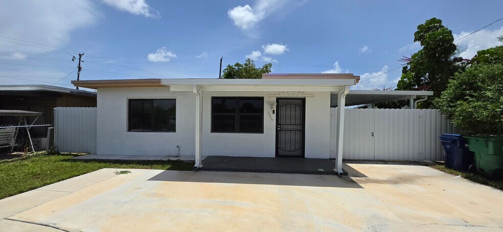 Building Photo - 2230 Service Rd