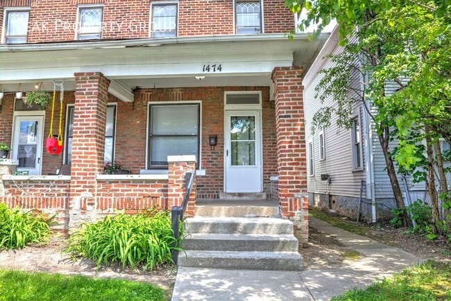 Primary Photo - 1484 Summit St