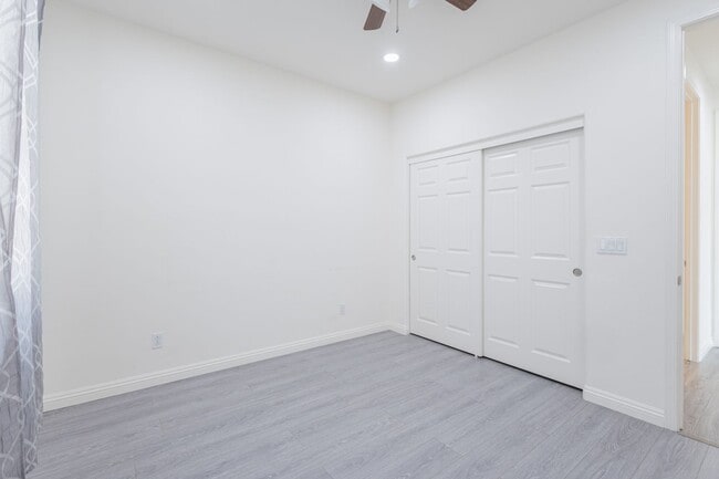 Building Photo - 16220 Retreat Ct