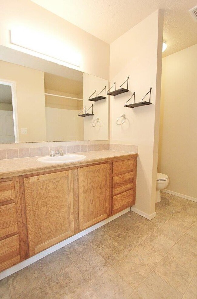 Building Photo - Immaculate Single-Level Home