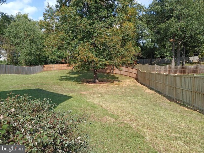 Building Photo - 345 Silver Ridge Dr