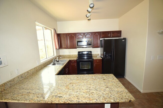 Building Photo - Spacious 3 bedroom 2.5  bath home with a loft