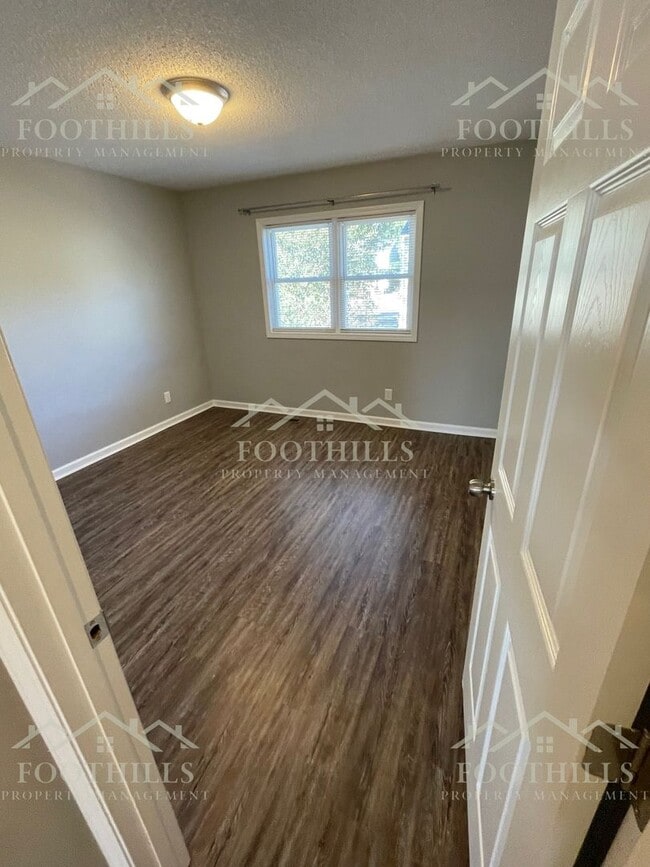 Building Photo - 2-Bedroom Home with Fenced Backyard and Ap...