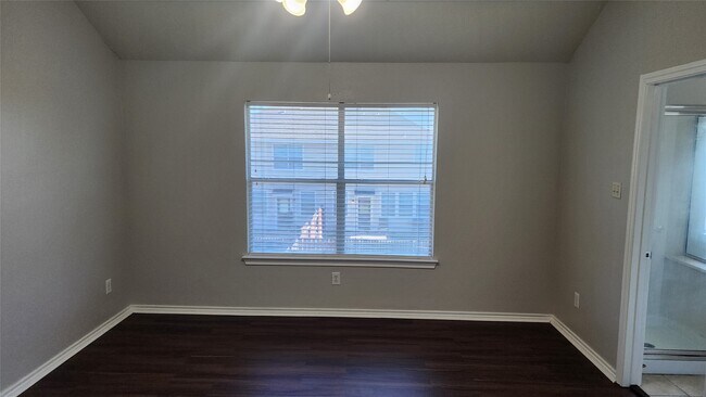 Building Photo - 11428 Hackmatack Way