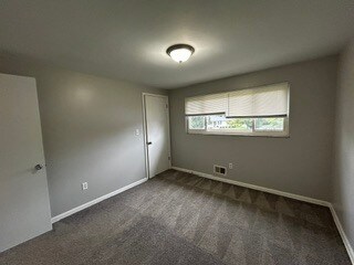 Building Photo - $1000.00 Moves you in.......2 Bedroom 1 Bath Townhome