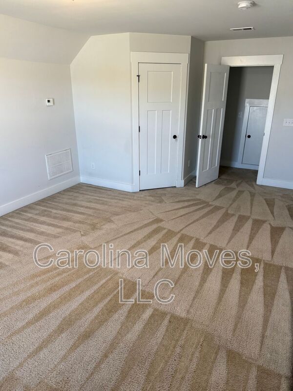Building Photo - 129 Foxbank Cir