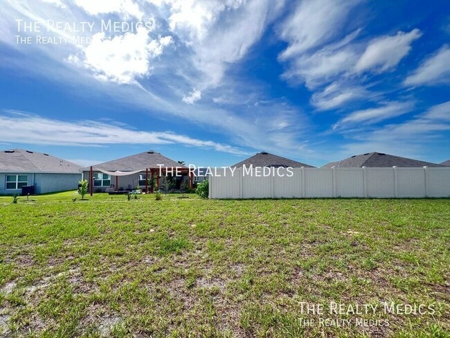 Building Photo - 4801 N Forest Ridge Blvd