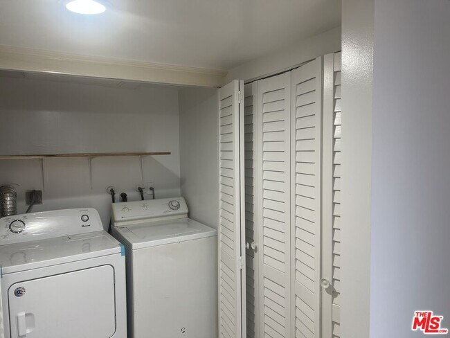 Building Photo - 10660 Wilshire Blvd