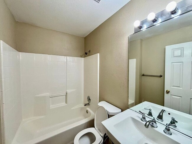 Building Photo - Two-story single-family house