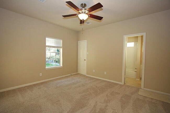 Building Photo - 1615 Greenleaf Oaks Dr