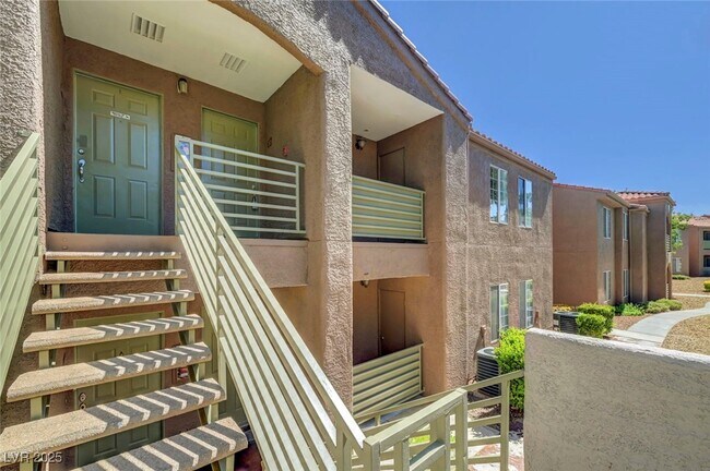Building Photo - 2121 Blue Breeze Dr