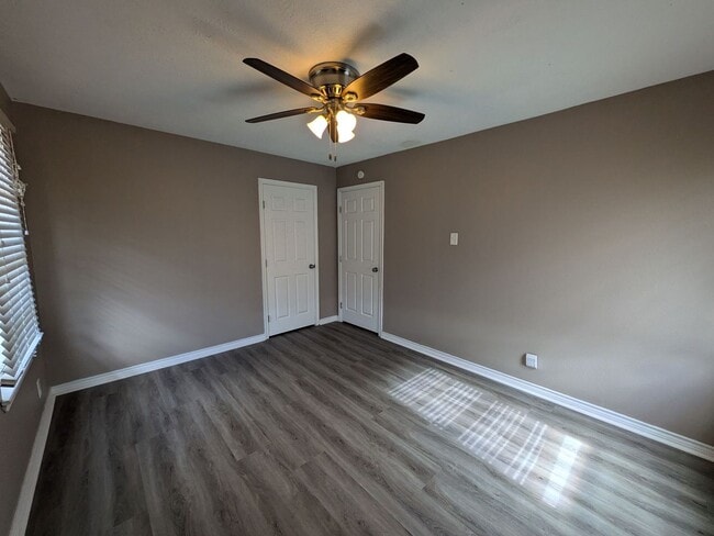 Building Photo - 1901 W Wildwood Ave