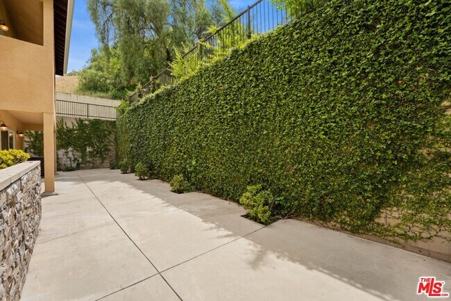 Building Photo - 1630 Bridgeport Dr