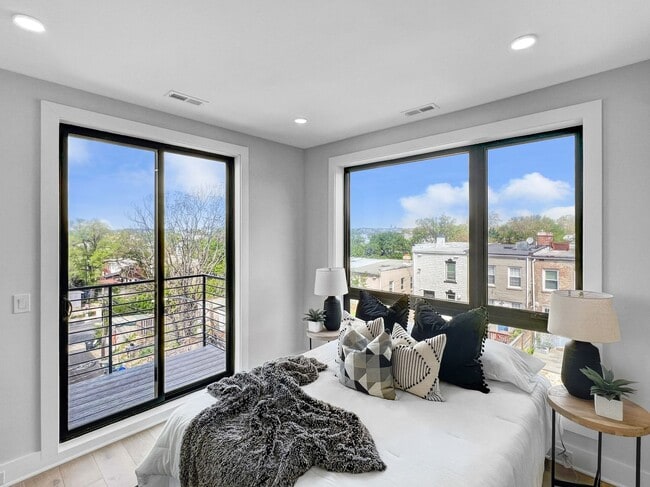 Building Photo - 1026 18th St NE