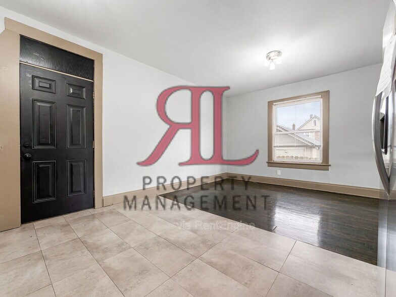 Building Photo - 954 Stanley Ave