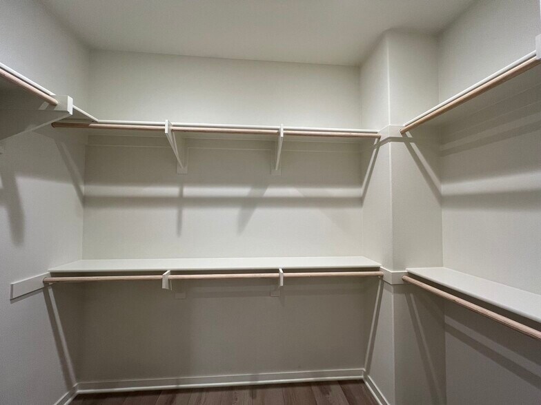 Building Photo - 104 Sugarwood