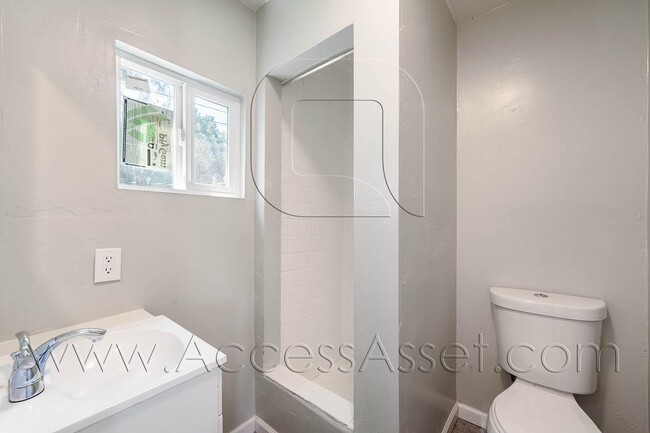 Building Photo - 24099 CA-74