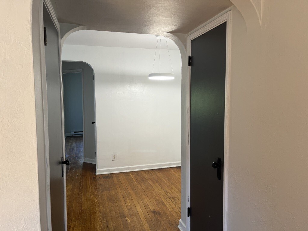 Building Photo - 539 Hadley Ave