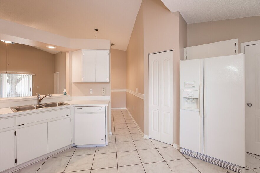 Building Photo - 1010 Malletwood Dr