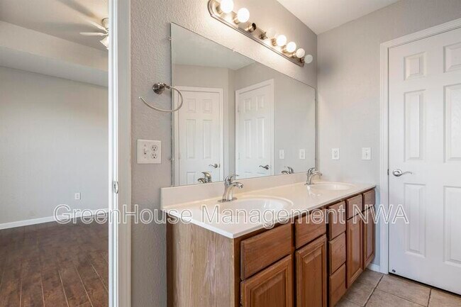 Building Photo - 520 Dewberry Ln